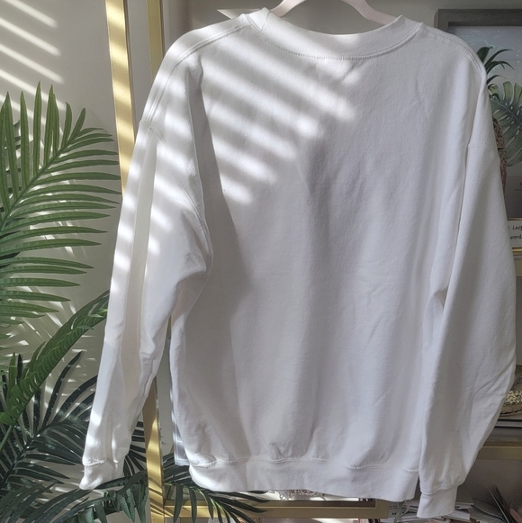 ❄️ Pink Lily Boutique White 'Chilly AF' Sweatshirt in Women's Size Large ❄️ - Picture 5 of 5